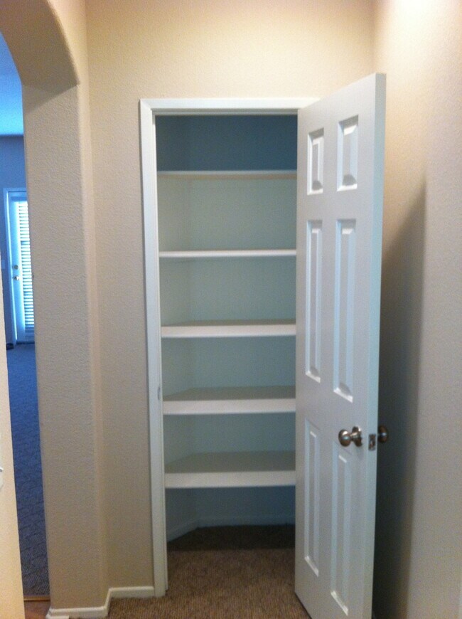 Building Photo - Beautiful 4 bedroom home in Eagle Ranch!