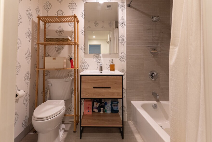 Building Photo - 446 N Commonwealth Ave