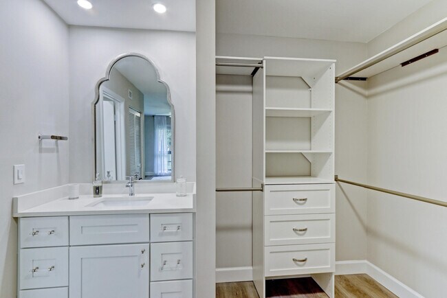 Building Photo - 206 Brackenwood Terrace