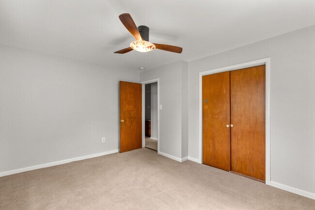 Building Photo - 5 Bed 3 Bath - Chevy Chase Rambler - Move IN Ready