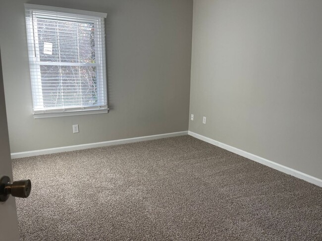 Building Photo - Centrally located to BNA, Percy Priest Lak...