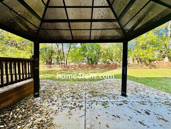 Building Photo - Elegant Cul-de-Sac Retreat with 5th Bedroo...