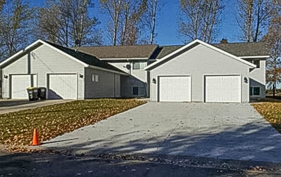 Primary Photo - 220 Lakeview Dr