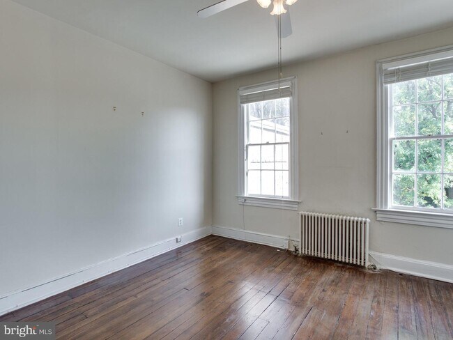 Building Photo - 1217 29th St NW
