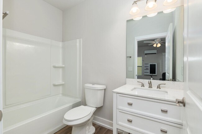 Building Photo - Walking Distance to Campus - Ansley Way STUDIO