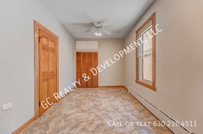 Building Photo - 2519 N Hamlin Ave