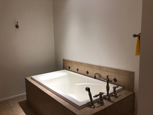 Building Photo - Available from May to November 2026!  Lovely Waterfront Home in 45+ Active Adult Resort Community...