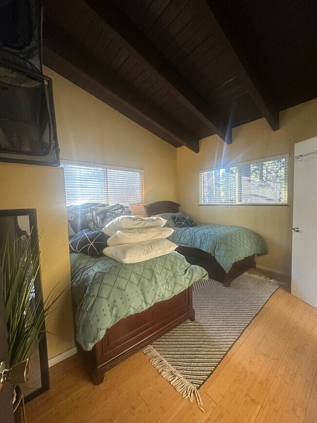 Building Photo - 2577