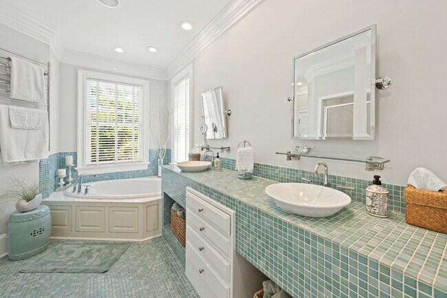 Building Photo - 743 Collins Meadow Dr