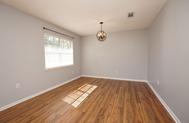 Building Photo - 116 Country Club Dr