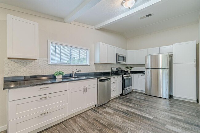 Building Photo - 560 Persimmon Pass