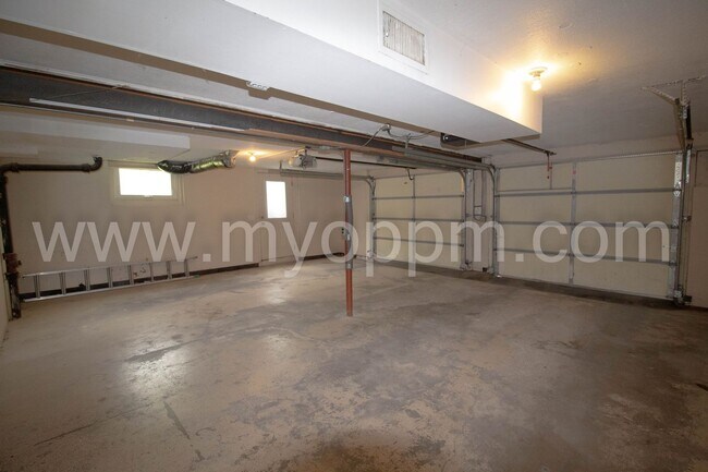 Building Photo - UPDATED 4bedroom Ranch Home!