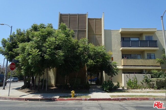 Building Photo - 1301 N Mansfield Ave