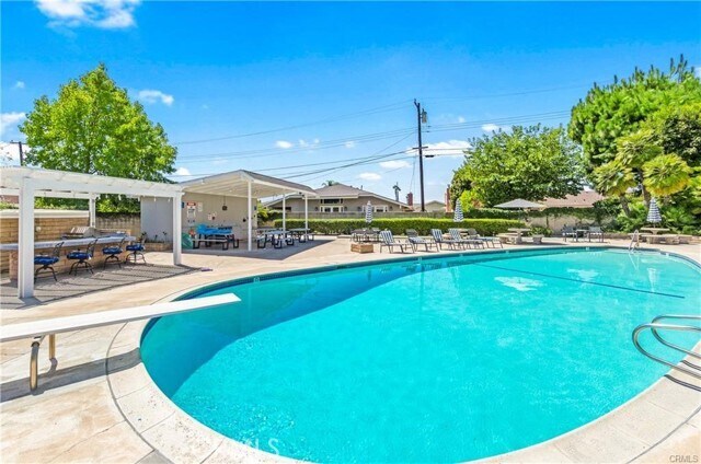 Building Photo - 4741 School St