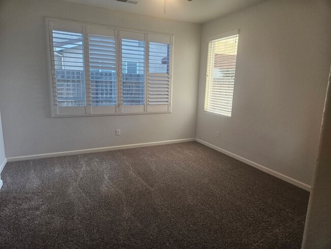 Building Photo - GORGEOUS 2009 Home - Just $2,250/month, 3/...