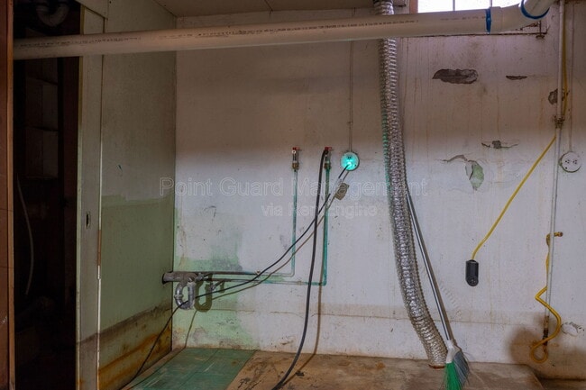 Building Photo - 619 N Glendale St