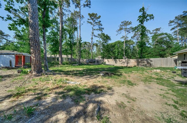 Building Photo - 10685 Royal Cavins Dr