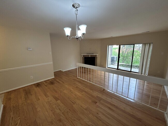 Building Photo - 3095 Hawthorne Dr NE