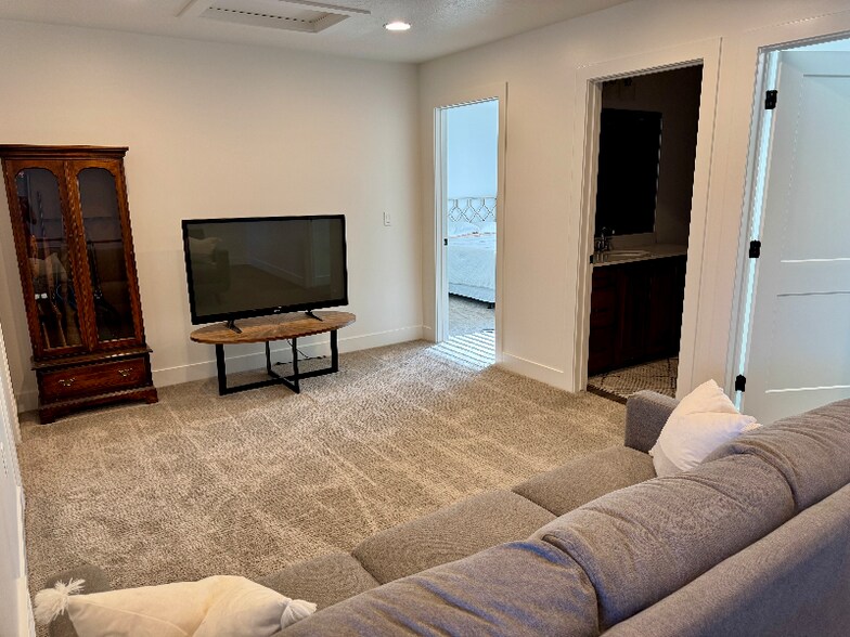 Building Photo - 1860 S Courtney Way