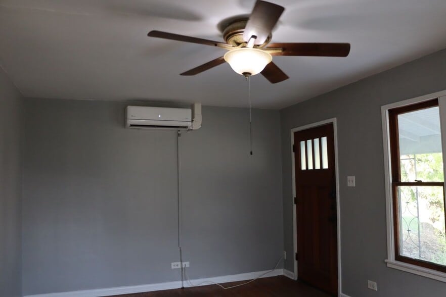 Building Photo - 203 Brooks Ave