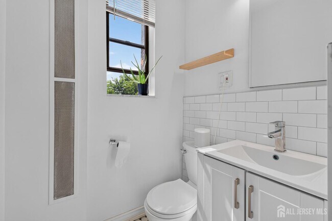 Building Photo - 275 Harrison Ave