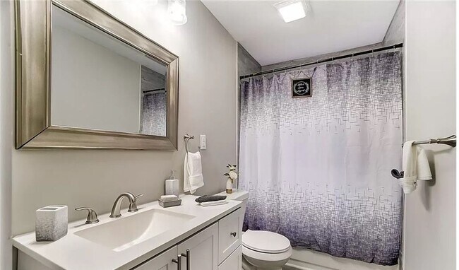 Building Photo - Welcome to this charming 3-bedroom, 2-bathroom home located in the vibrant city of Concord, NC.