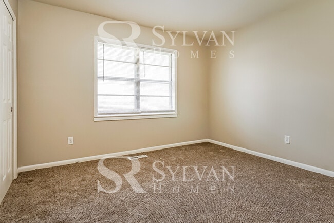 Building Photo - Prepare to fall in love with this 4 bedroo...