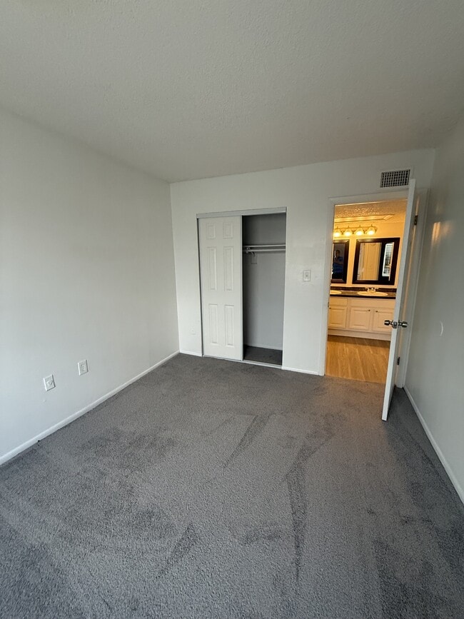 Building Photo - 2533 N Alafaya Trail