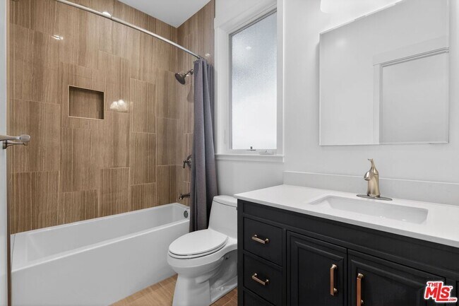 Building Photo - 502 Chapman Dr