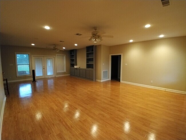 Building Photo - 292 Pershing Loftin Rd