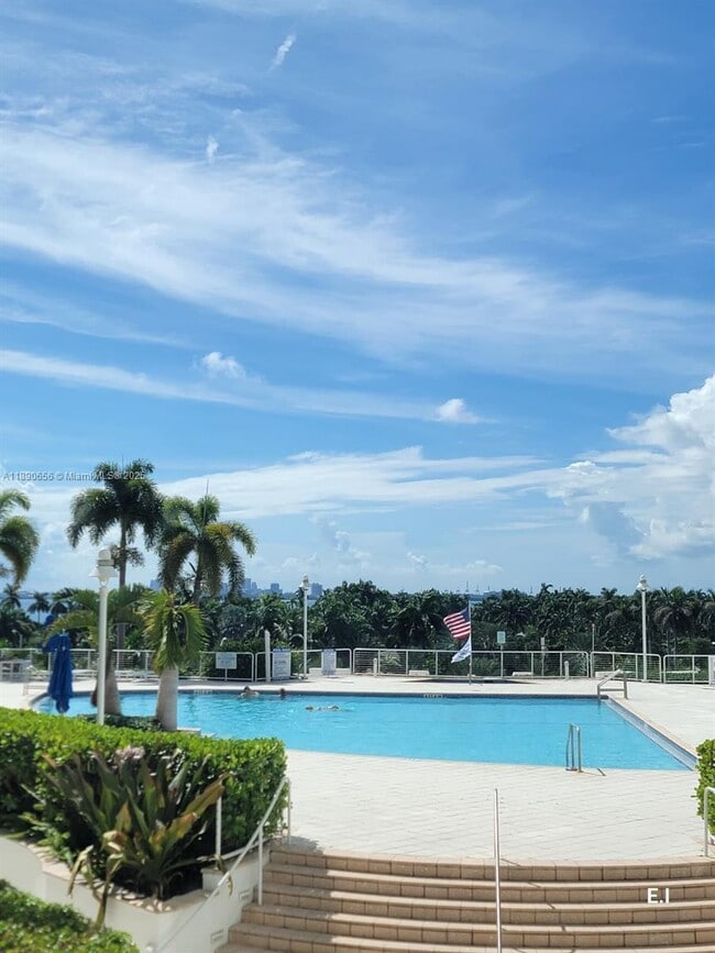 Building Photo - 7900 Harbor Island Dr