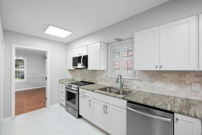 Building Photo - 1539 Brookside Dr