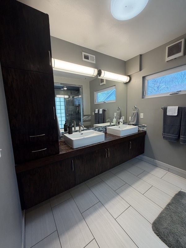 Building Photo - 845 Illinois St