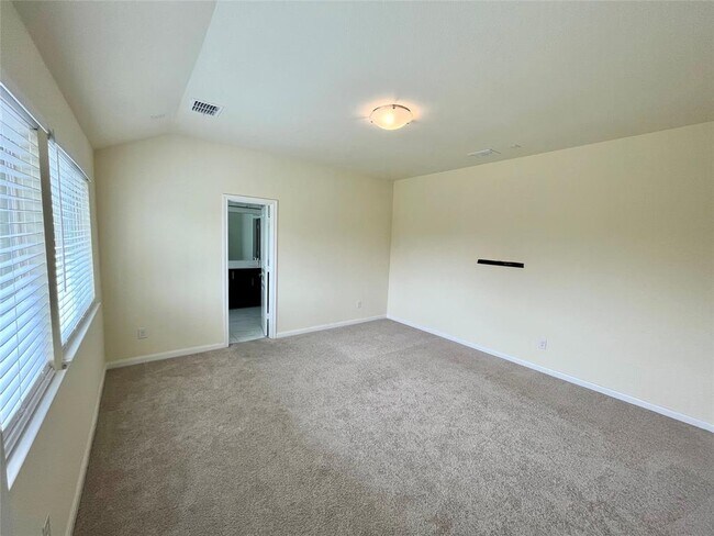 Building Photo - 1304 Rosebush Rd