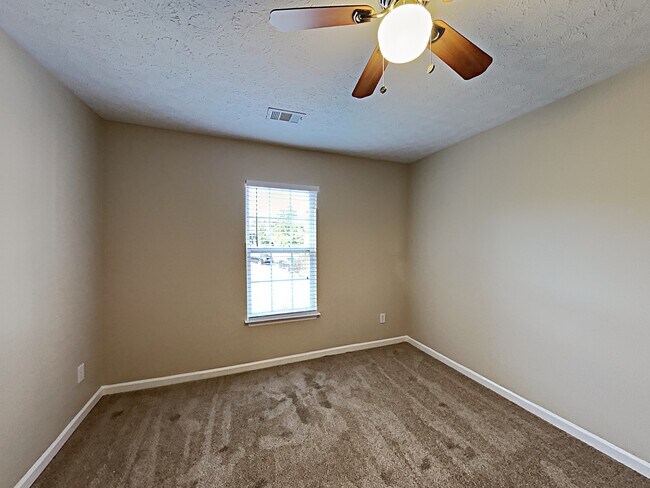 Building Photo - 157 Walton Trace S