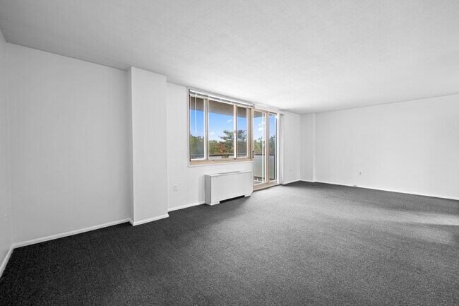 Building Photo - 1 E University Pkwy