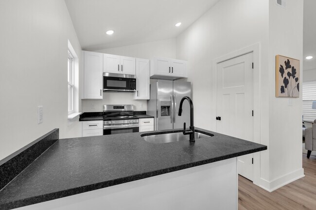 Building Photo - 2041 N Dexter St