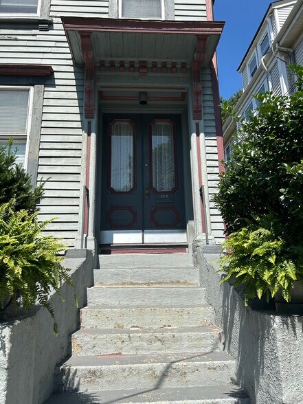 Building Photo - 112 School St