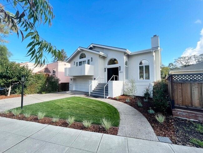 Building Photo - 1911 Easton Dr