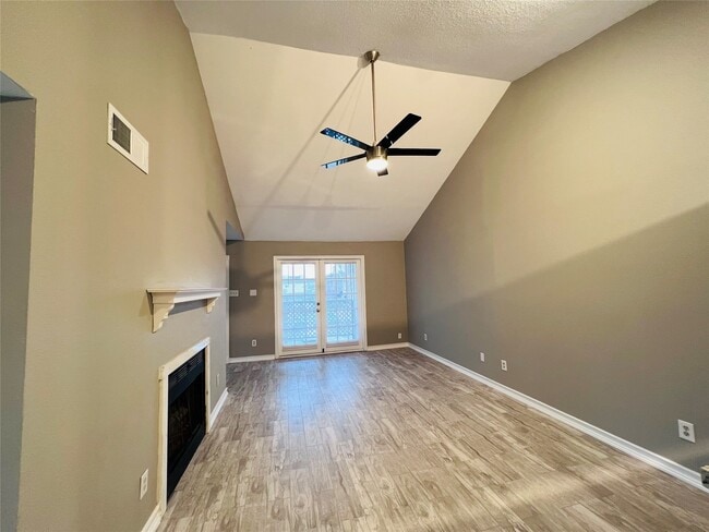 Building Photo - 2121 El Paseo St