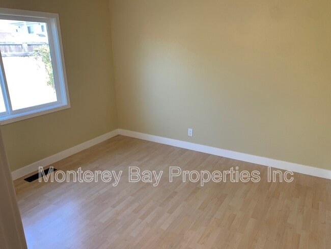 Building Photo - 1715 Matthews Ln