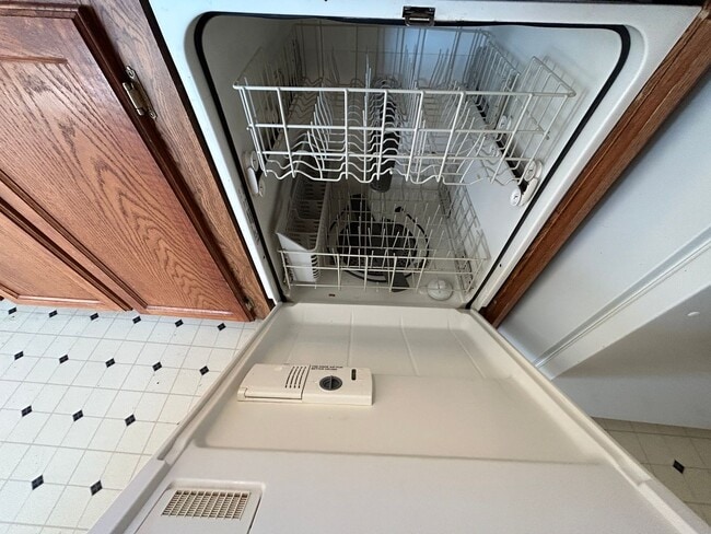 Building Photo - 3 Bed 2 Bath Updated Mobile Home w/ Fenced Yard & Many Amenities