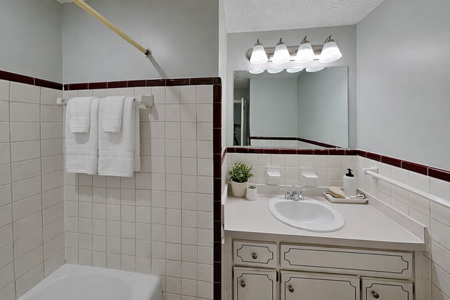 Building Photo - 2917 Cesery Blvd