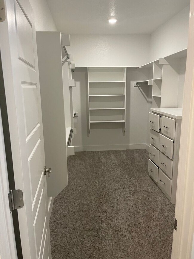 Building Photo - Bentonville Willowbrook Farms 4 Bedroom Home!