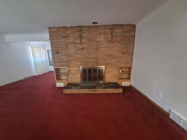 Building Photo - 18420 Sunset St