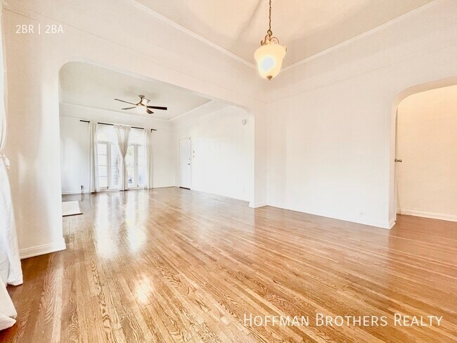 Building Photo - 1306 1/2 S Cloverdale Ave-