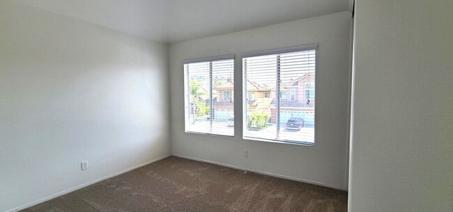 Building Photo - Single Family House -- 4 Bedrooms + 2.5 Ba...