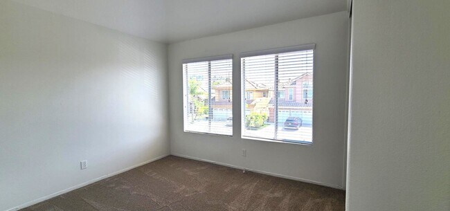 Building Photo - Single Family House - 4 Bedrooms + 2.5 Bat...