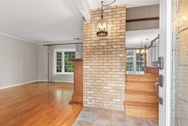 Building Photo - Rare Find in Kensington South – Park Views...