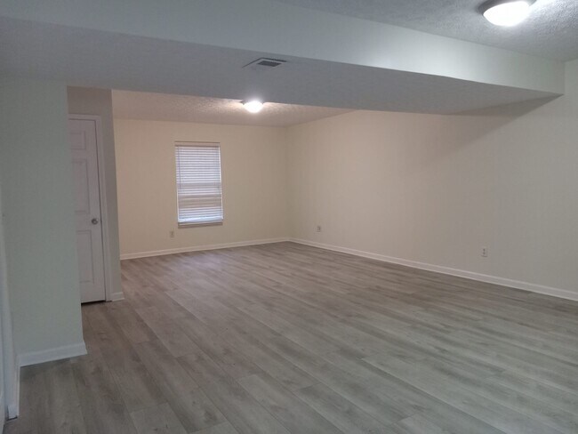 Building Photo - 3322 Beagle Blvd